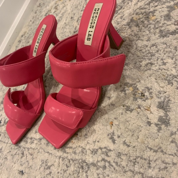 Pink design lab shoes says size 9 fits more like 8 - Picture 1 of 4